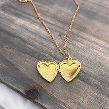 Load image into Gallery viewer, Heart Locket necklace ￼
