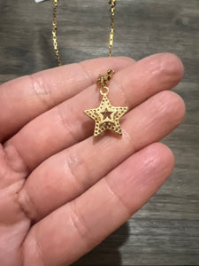 Puffy star necklace