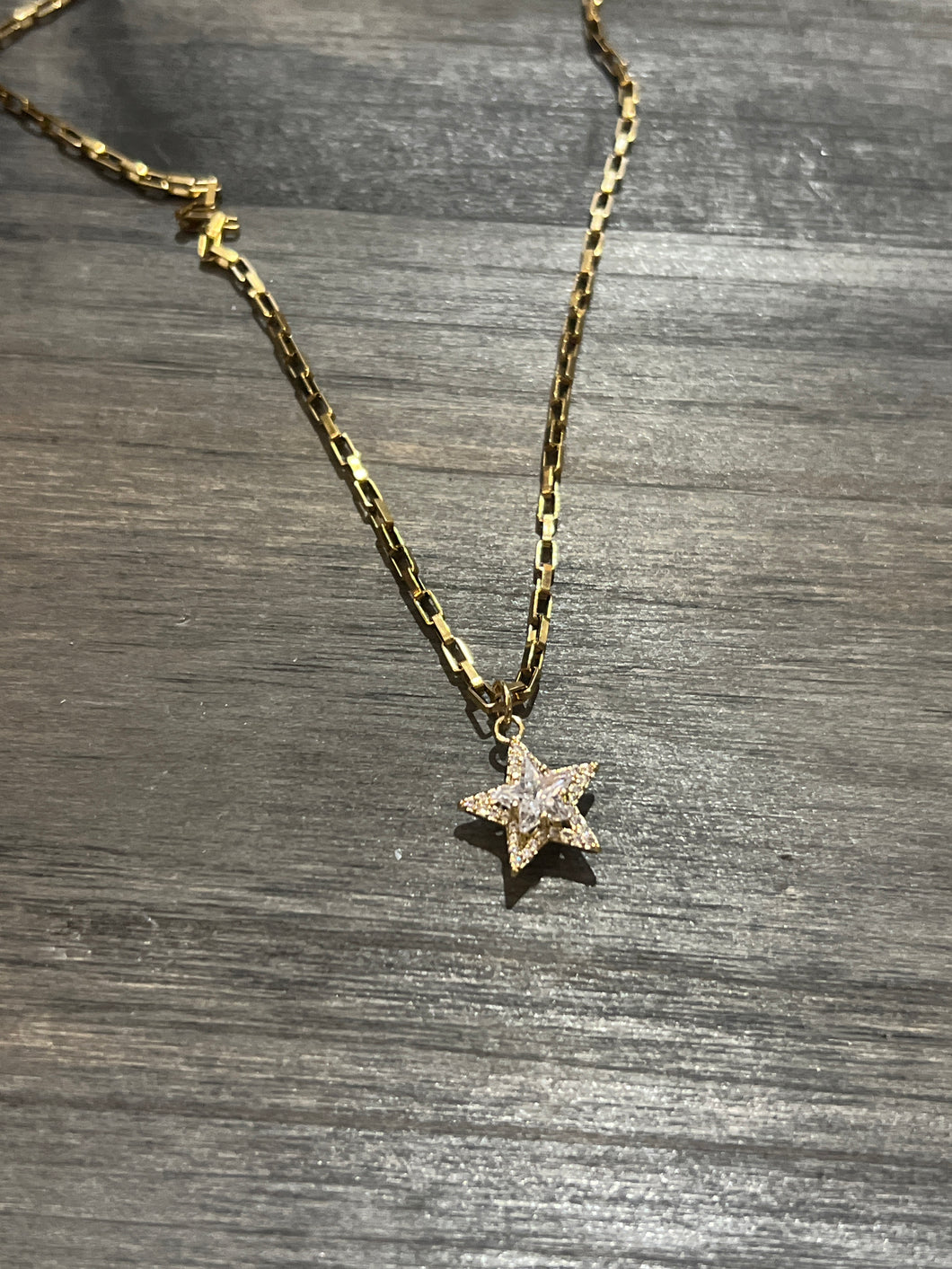 Puffy star necklace