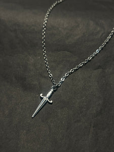 Mini dagger necklace