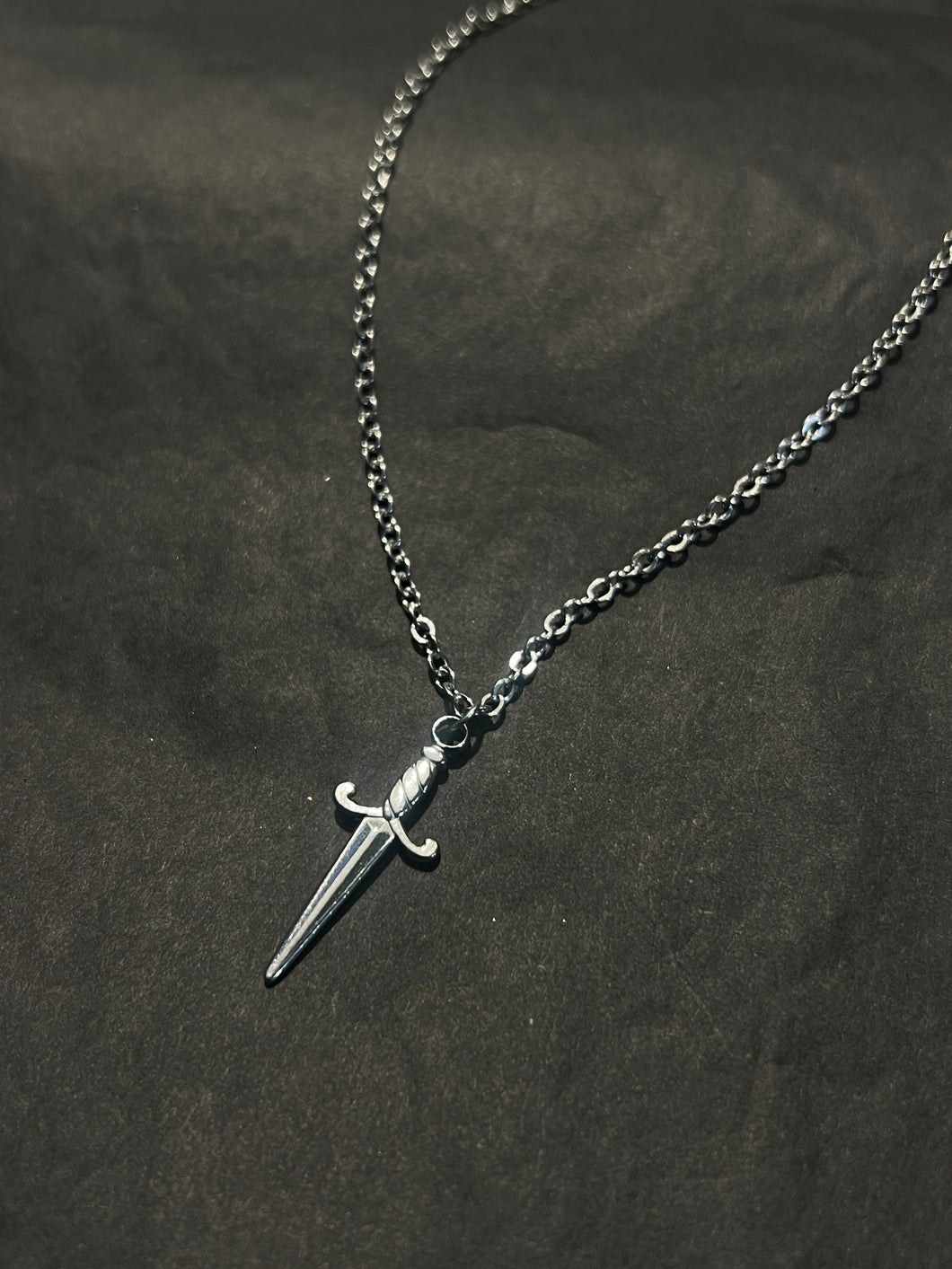 Mini dagger necklace