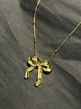 Load image into Gallery viewer, Bow necklace
