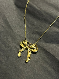 Bow necklace